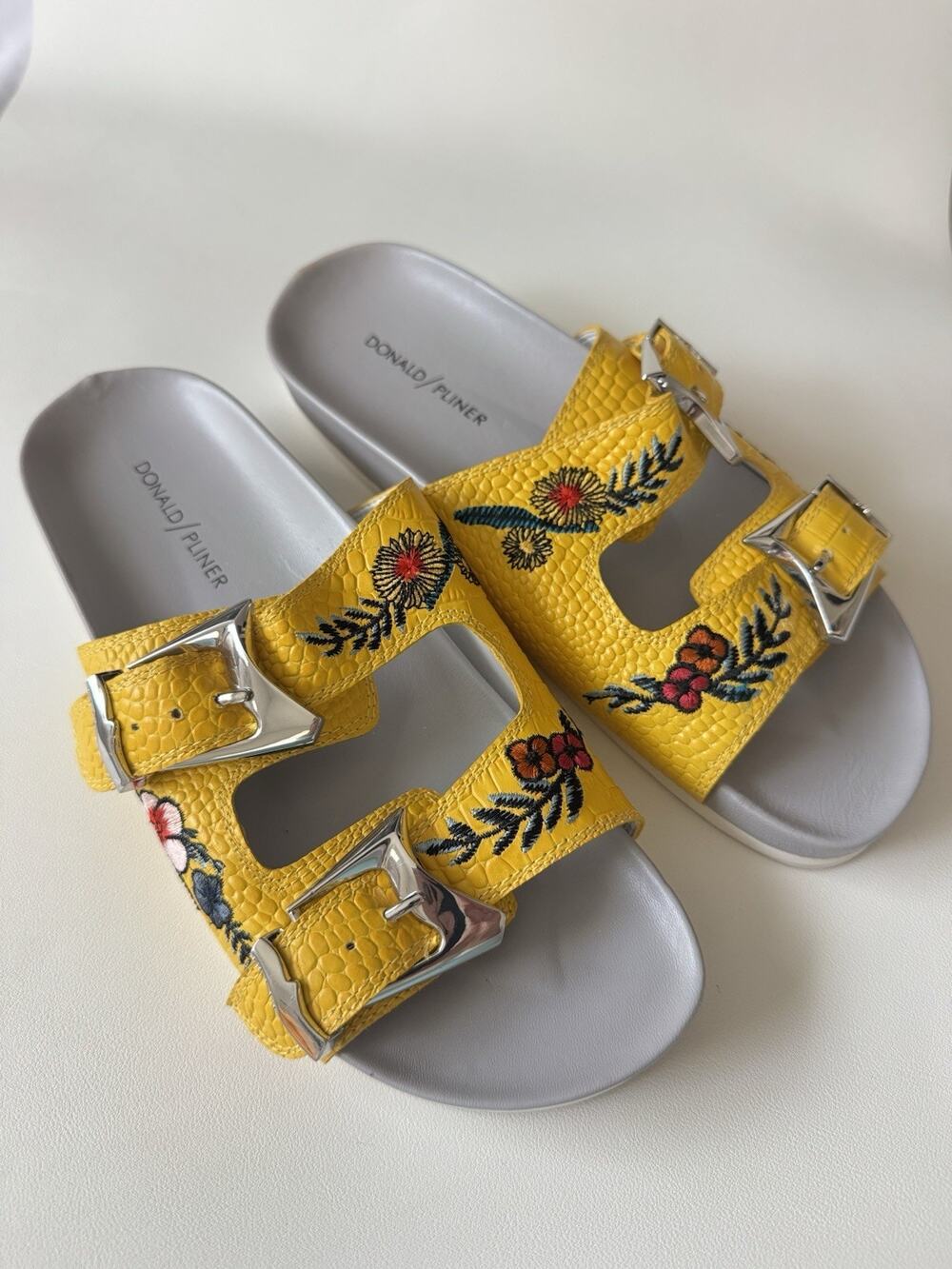 DONALD PLINER BAYSLIP Slide Sandals Womens 8.5 2 STRAP Embroidered Floral Boho